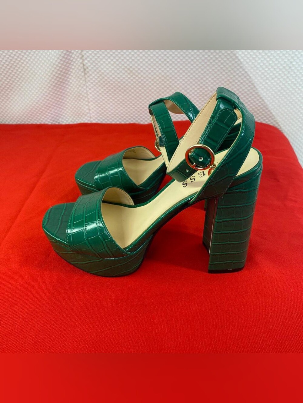 GUESS Green Croc-Embossed Platform Block Heel Sandals Size 6